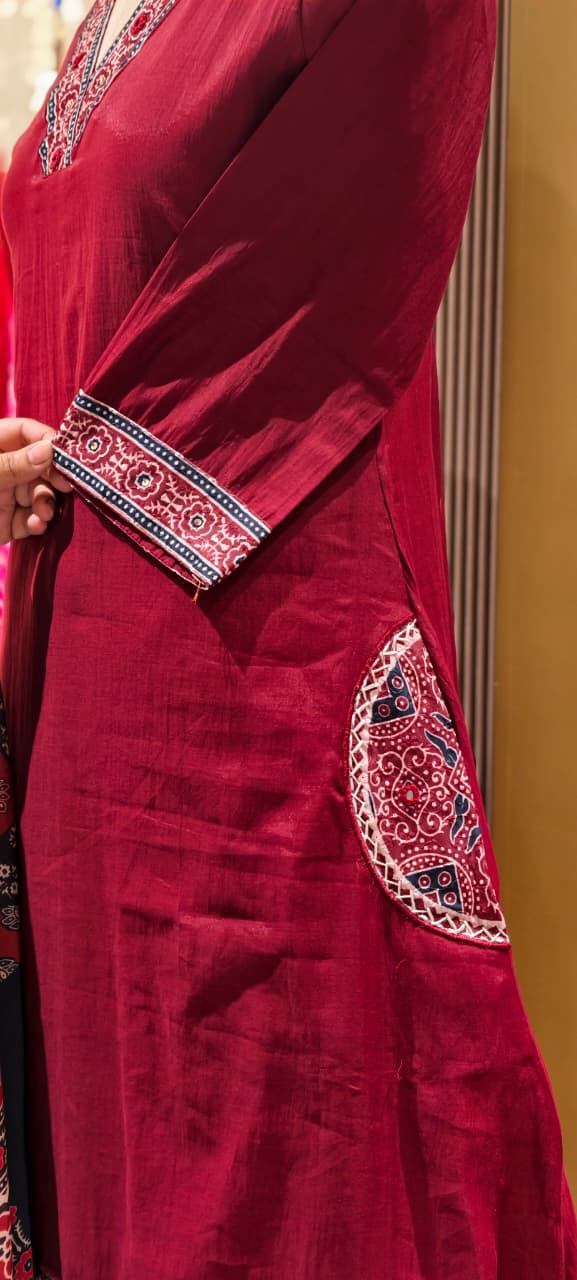 Elegant Midnight Bold V-Neck A-Line Surat Mul-Chanderi Full Suit Set with Statement Heritage Print Dupatta- 15163