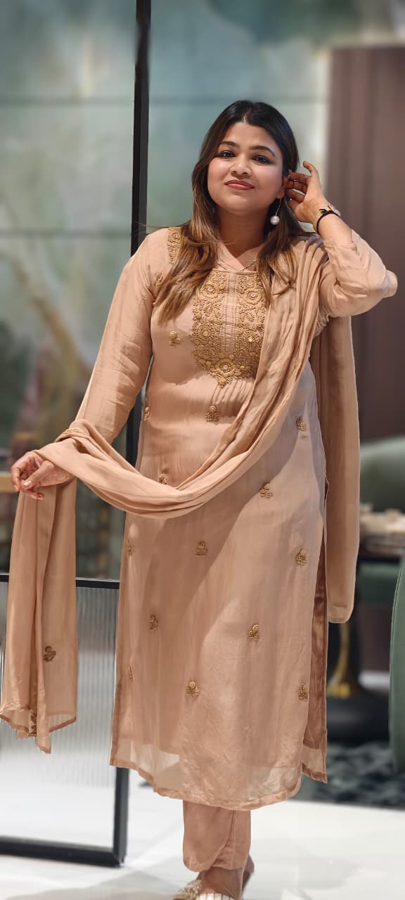 Foil Mirror Detailing Chikankari Embroidered Yoke Solid Organza Full Suit Set With Dupatta- 15376