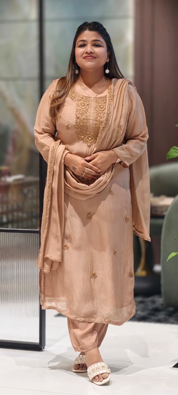 Foil Mirror Detailing Chikankari Embroidered Yoke Solid Organza Full Suit Set With Dupatta- 15376