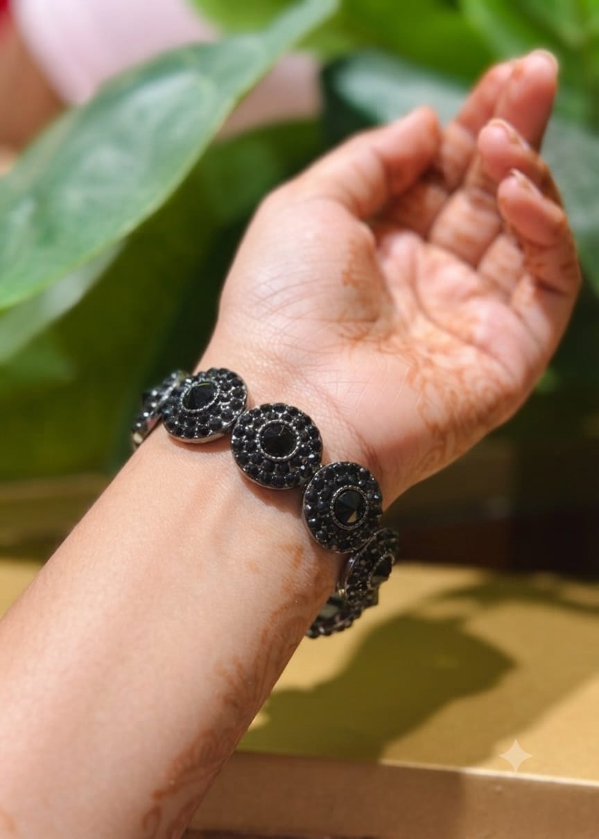 Premium Black Crystal Round Disc Stretch Bracelet –