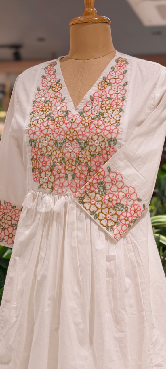 Gathered Daisy Floral Embroidered Yoke Peplum Kurta With Loose Bottom Set In Cotton Fabric- 15483