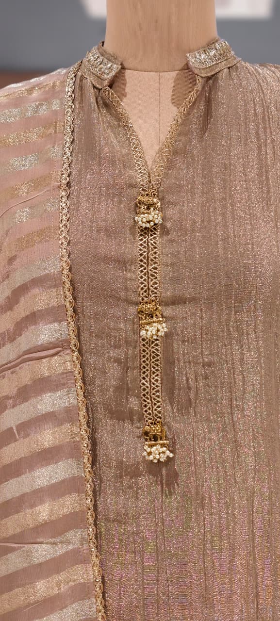 Minimal Elegant Golden Broach Accent Neckline Crush Tissue Full Suit Set With Dupatta- 15611