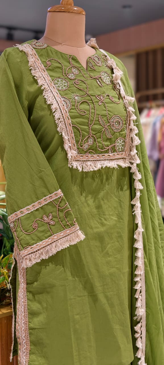 Boho Chic Thread Embroidered Yoke Tassel Accent Cotton Full Suit Set With Dupatta- 15496