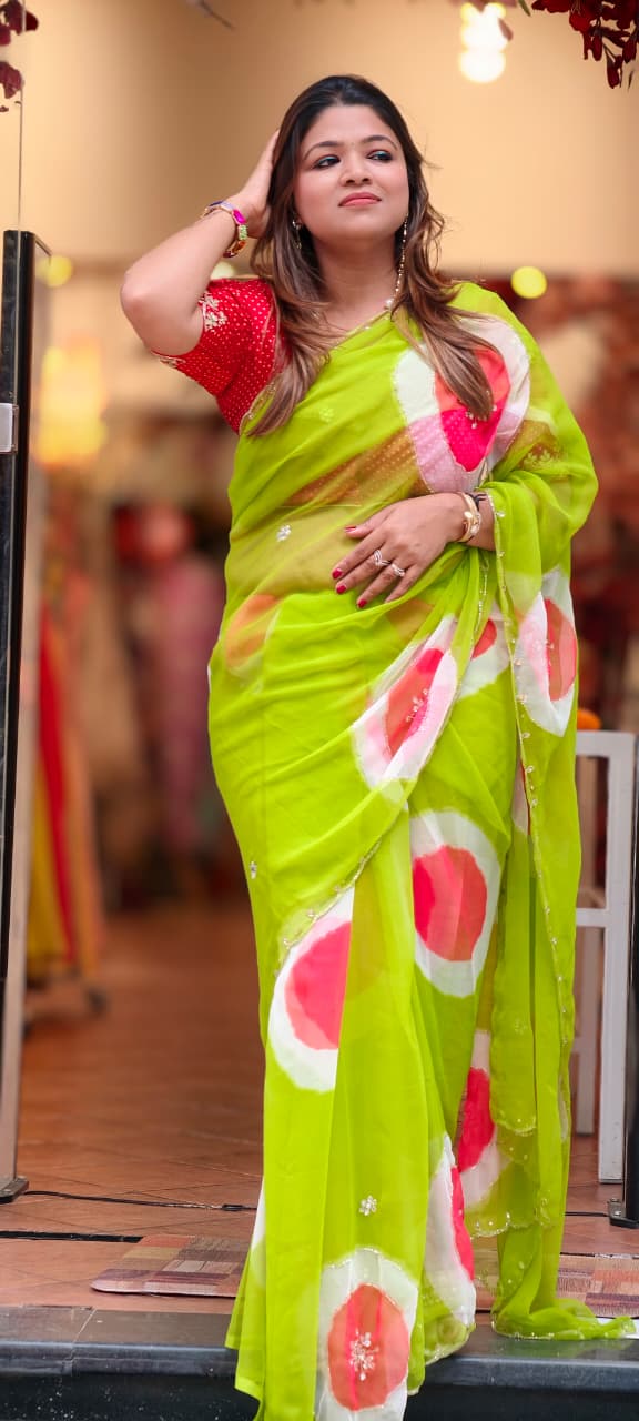 Rounded Print With Delicate Golden Outlines Semi Georgette Saree With Unstitched Blouse- 15657