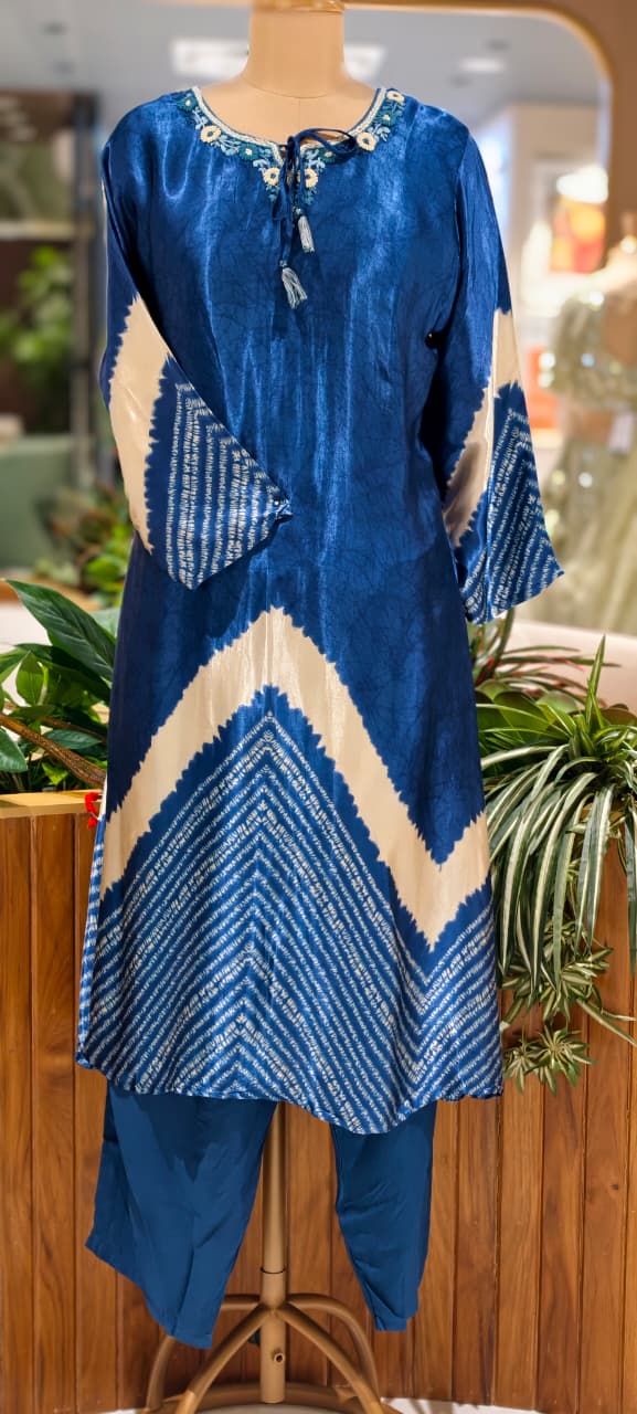 Gajji Silk Blend Dual-Tone Shibori Tie-Dye Kurta Pant Set with Intricate Neck Embroidery- 15738