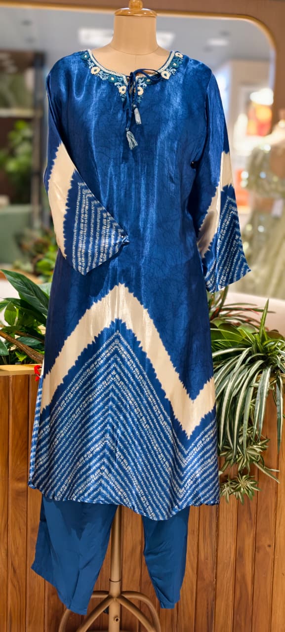Gajji Silk Blend Dual-Tone Shibori Tie-Dye Kurta Pant Set with Intricate Neck Embroidery- 15738