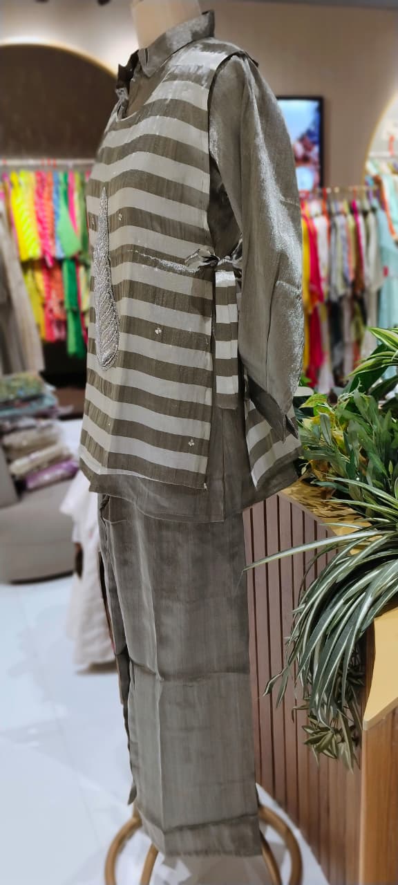 Metallic Leaf Embroidered Striped Pyramid Look Detechable Over Lay Side Knots Zebra Tissue Co-Ord Set- 15991