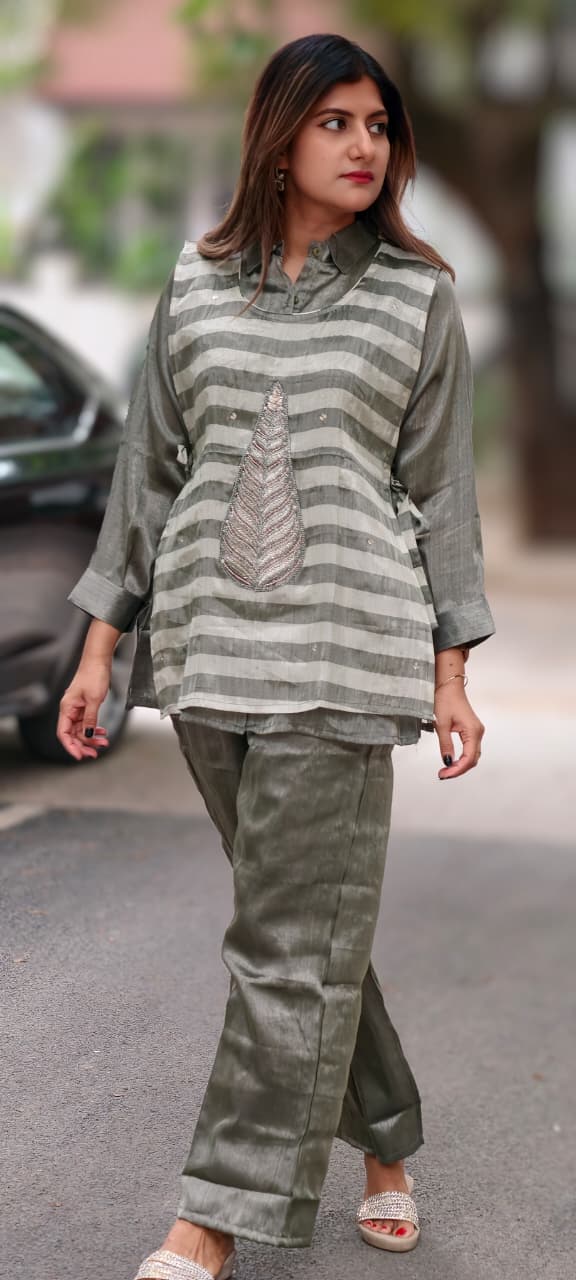 Metallic Leaf Embroidered Striped Pyramid Look Detechable Over Lay Side Knots Zebra Tissue Co-Ord Set- 15991