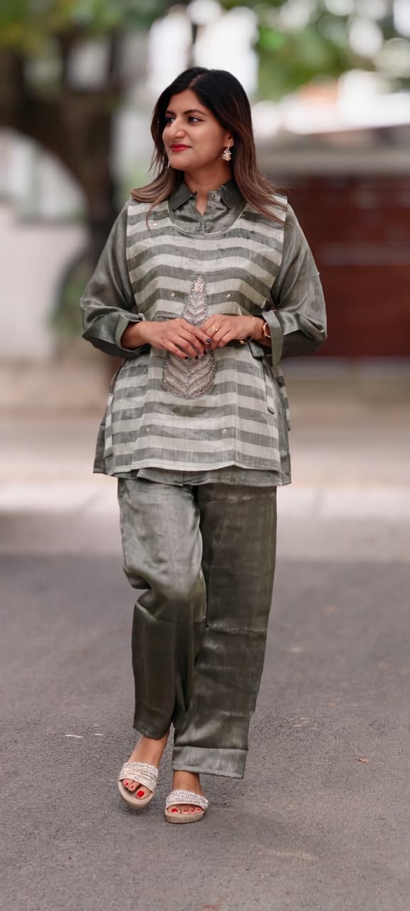Metallic Leaf Embroidered Striped Pyramid Look Detechable Over Lay Side Knots Zebra Tissue Co-Ord Set- 15991