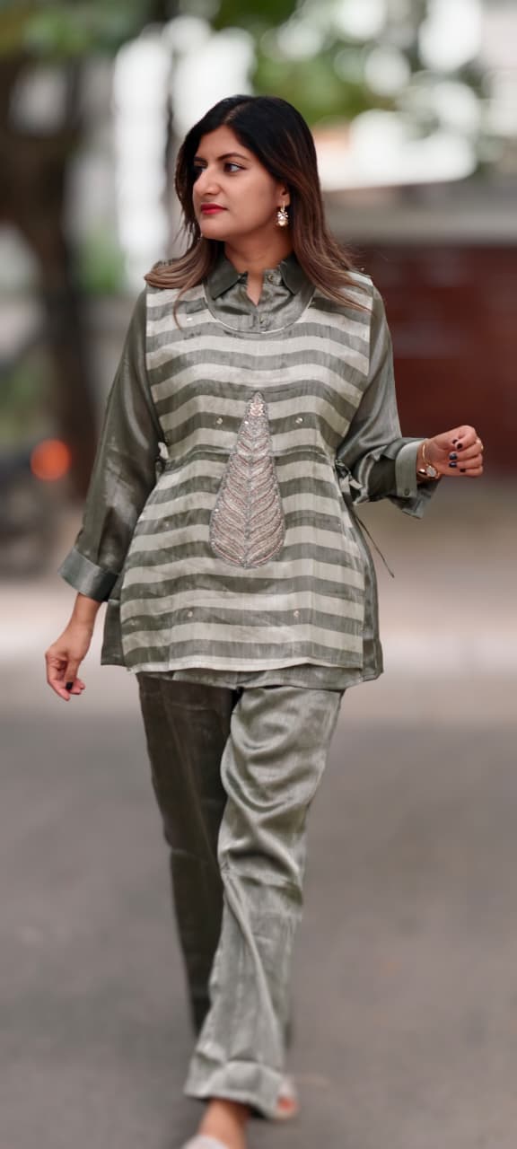Metallic Leaf Embroidered Striped Pyramid Look Detechable Over Lay Side Knots Zebra Tissue Co-Ord Set- 15991