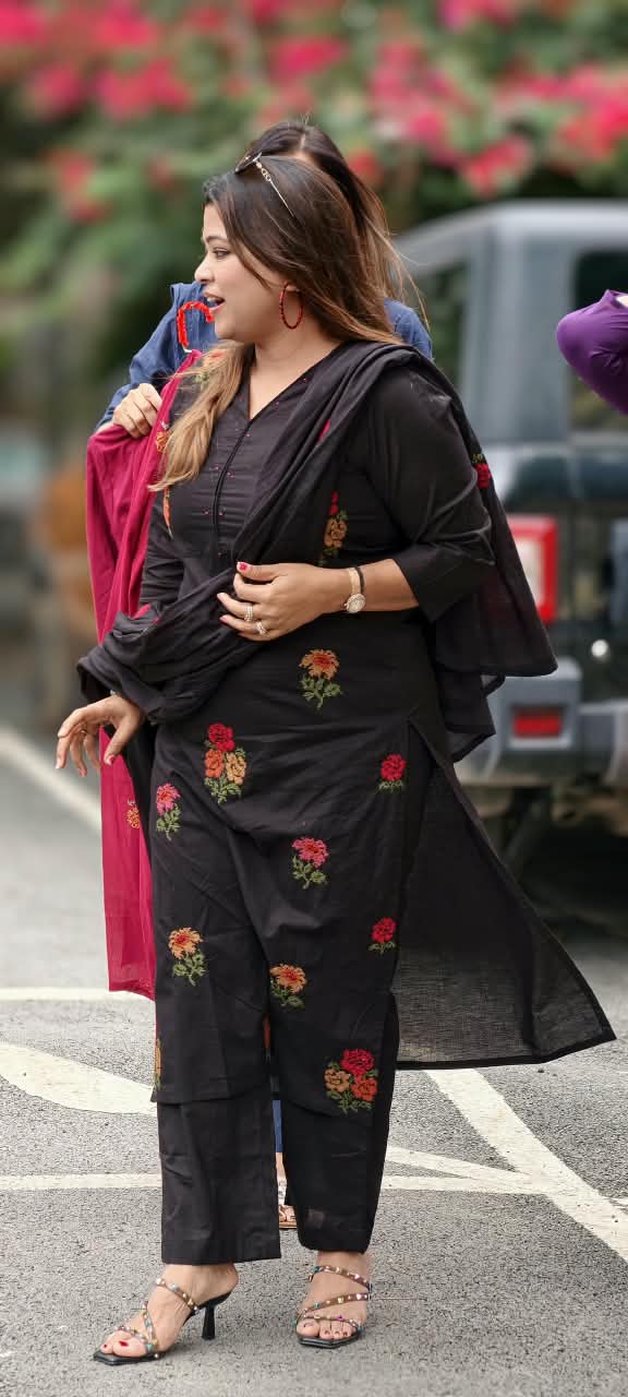 Cross-Stitch Abstract Floral Embroidery Straigth Cotton Full Suit Set With Dupatta- 16093