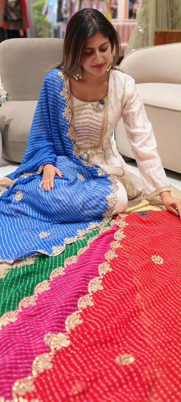 Leheriya Bandhani Dupatta with Gold Cutwork Lace Border- 16397