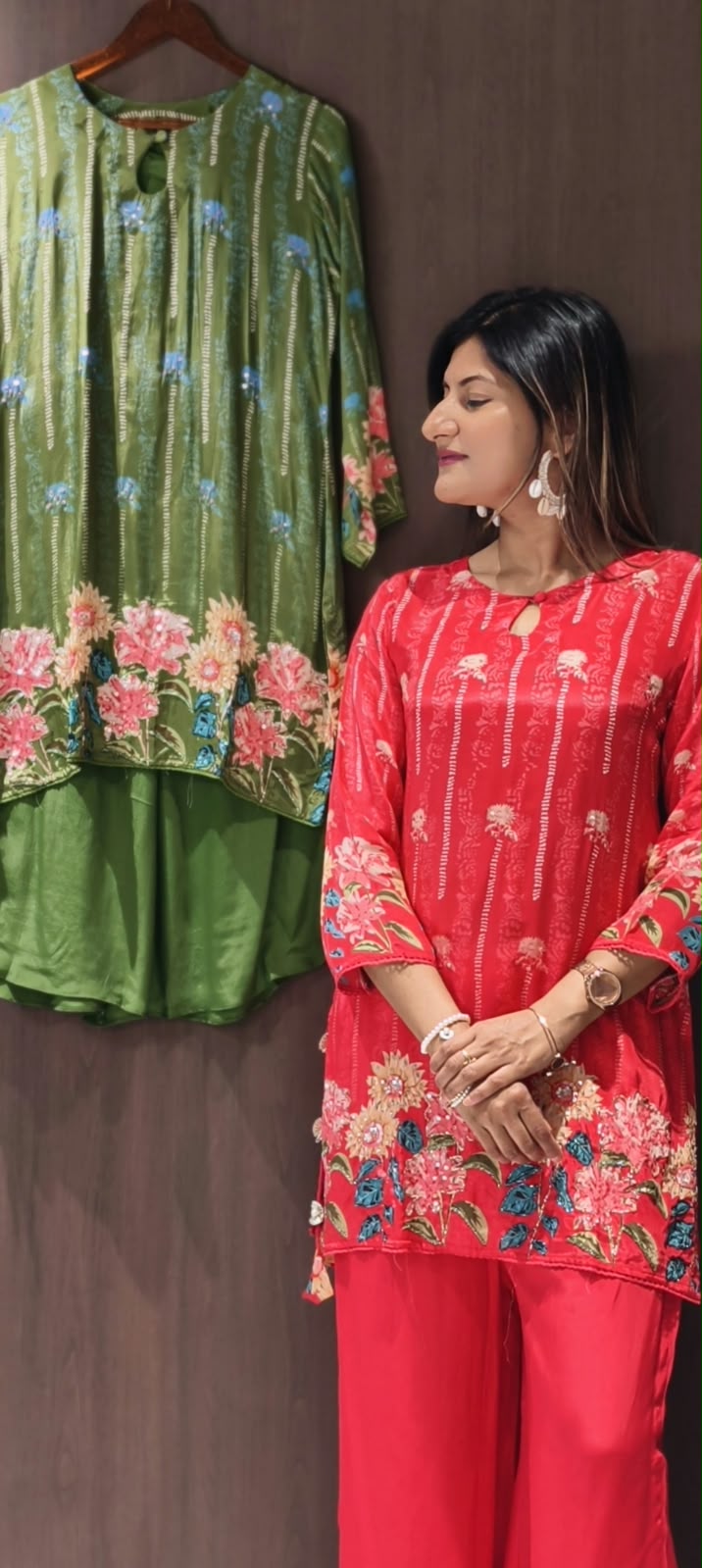 Bright Floral Embellished Kurta Set with Keyhole Neckline & Matching Wide-Leg Pants Co- 15858Ord Set-