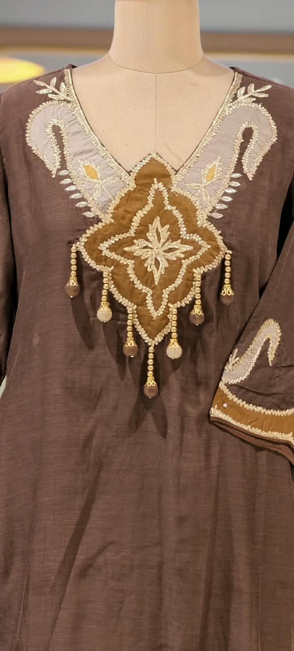 Surat Mul-Chanderi Neck Patch Dangle Accent Full  Suit Set Scallop Hem and Dupatta- 16677