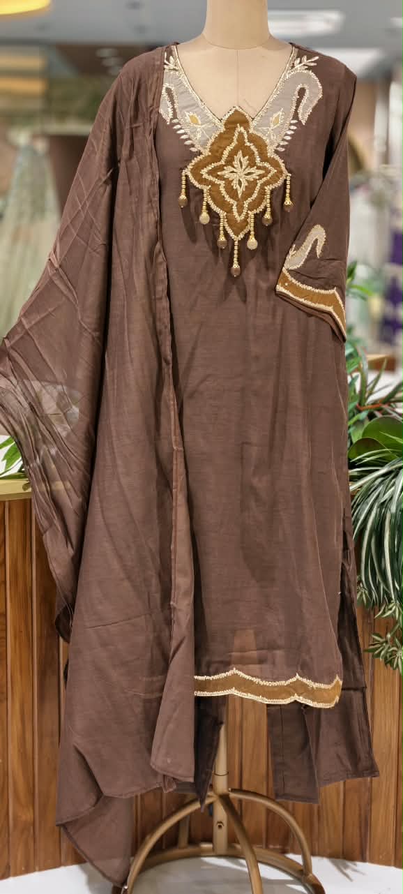Surat Mul-Chanderi Neck Patch Dangle Accent Full  Suit Set Scallop Hem and Dupatta- 16677