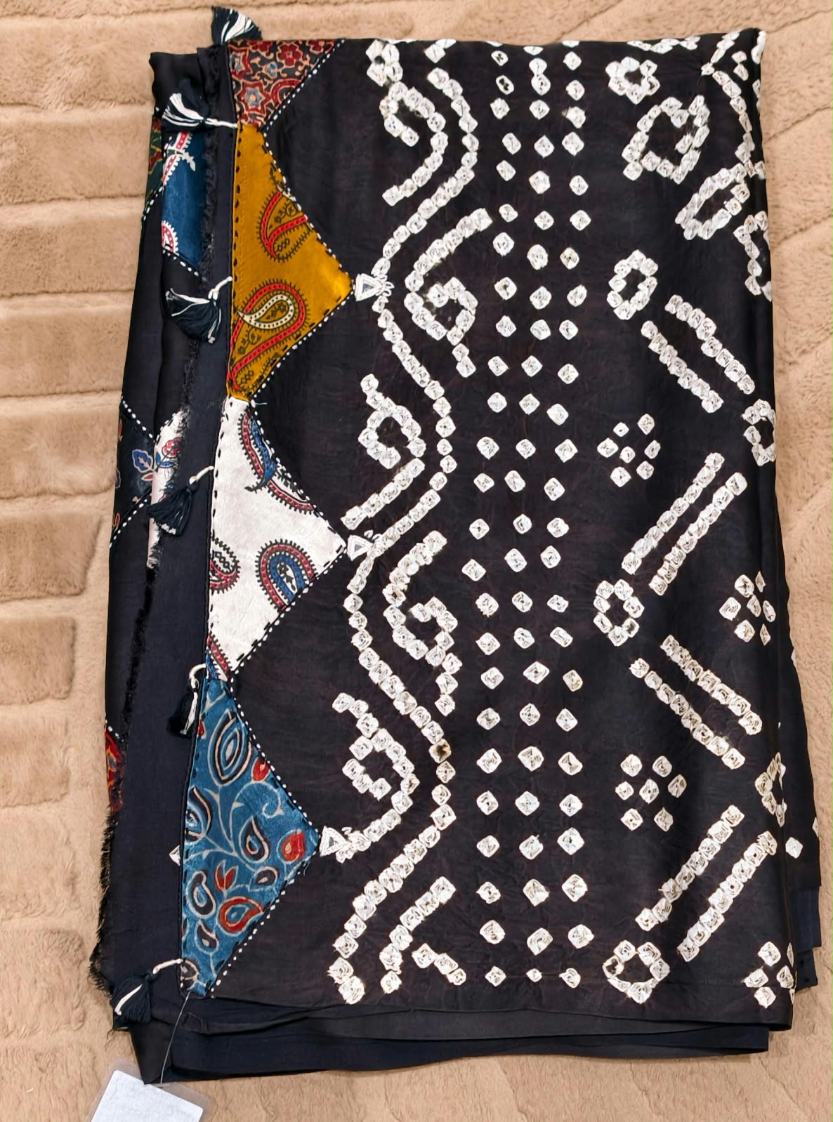 Elegant Mudal Muslin Saree with Handcrafted Ajrak Print Patchwork Detailing & Unstitched Blouse Piece-16648