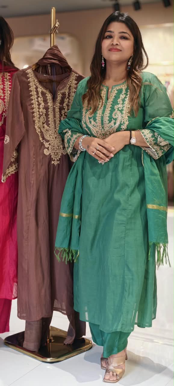 Classic Floral Zari Thread Embroidered Front Designed Side Panels Banarasi Mul-Chanderi A-Line Full Suit Set With Dupatta- 17074