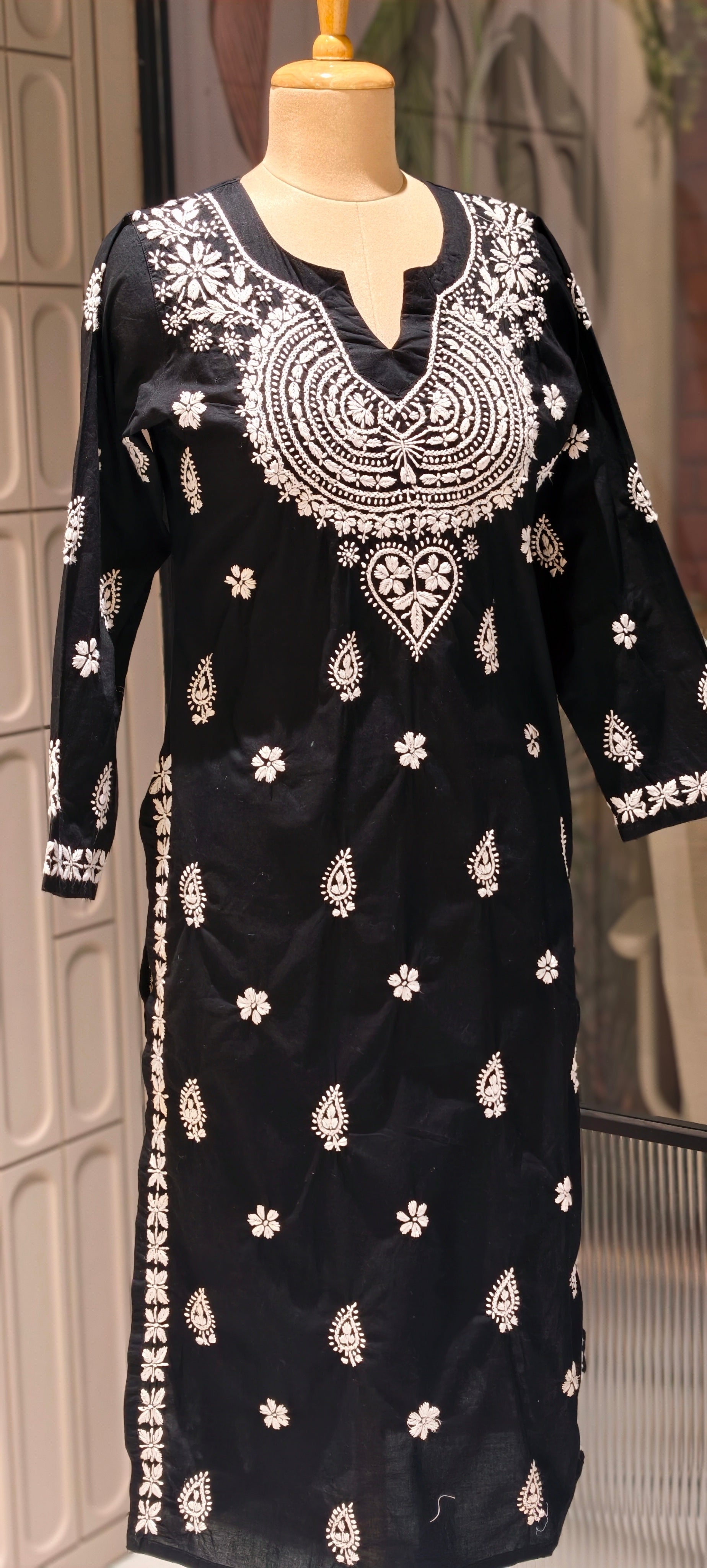 Elegant Mul Cotton Lucknowi Chikankari Style Embroidered Kurti with Intricate Thread Work 13948