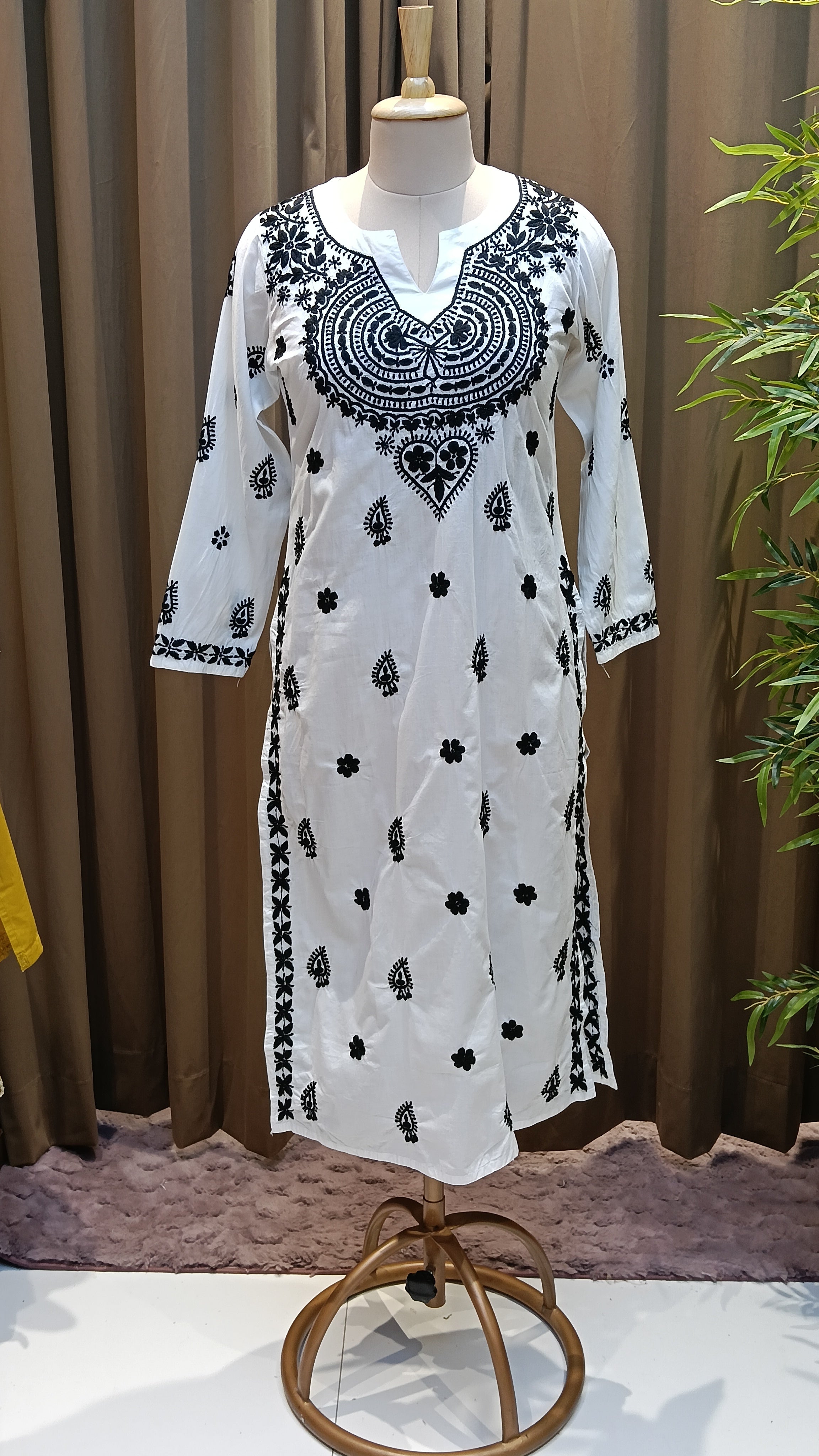 Elegant Mul Cotton Lucknowi Chikankari Style Embroidered Kurti with Intricate Thread Work 13948