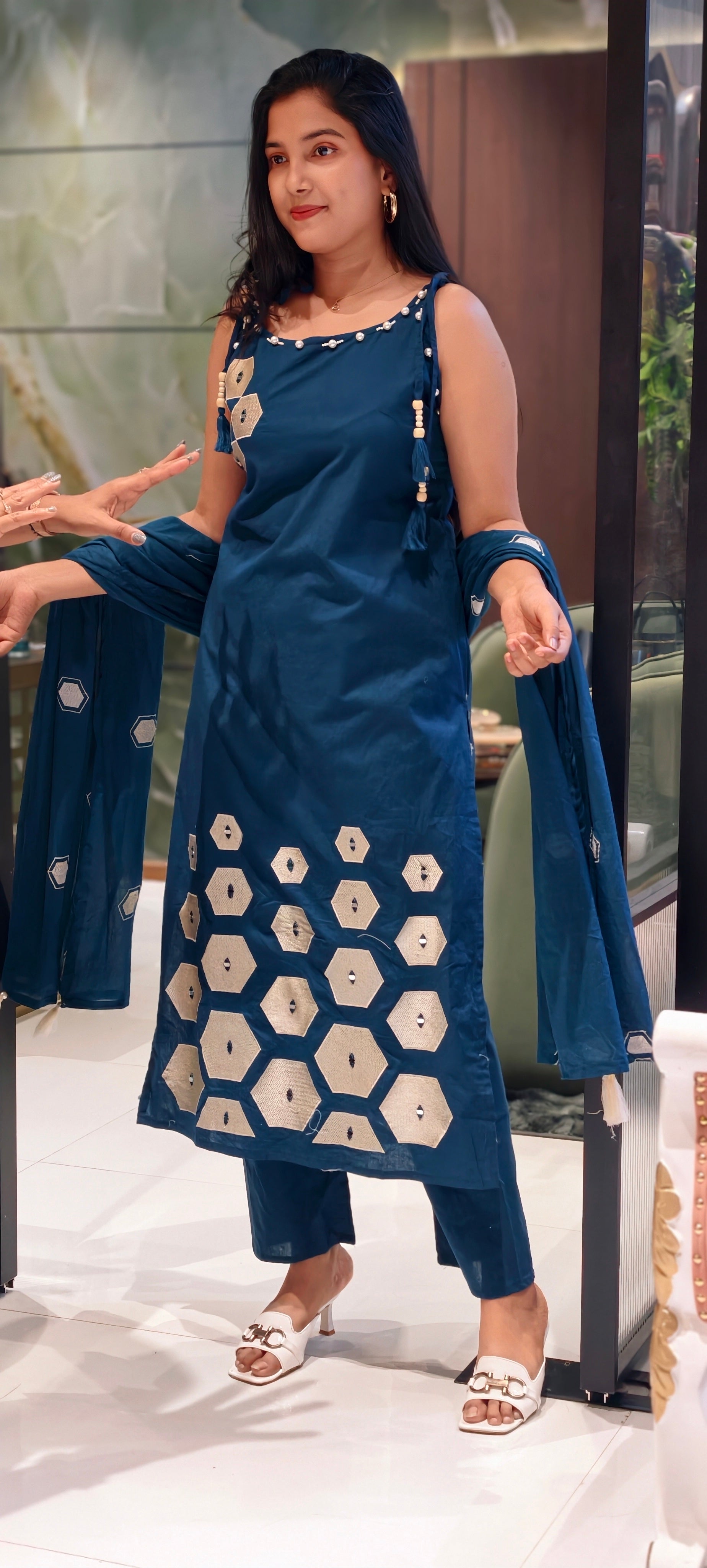 Summer Style Slevless Noodel Strap Cotton Embroidered Full Suit Set 13843