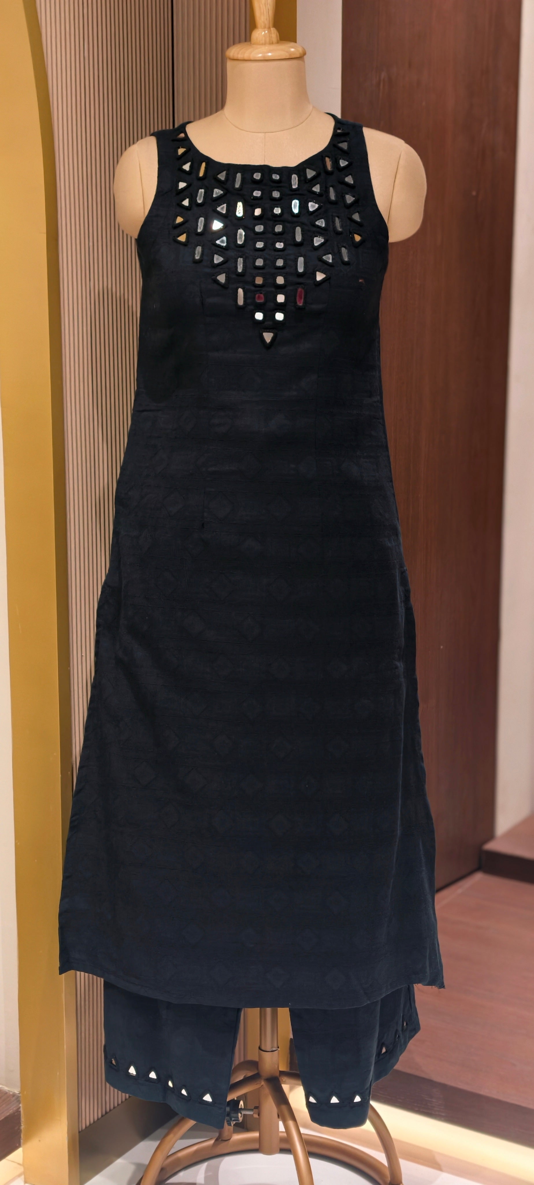 Elegant Handloom Cotton Sleeveless Kurta Set with Mirror Cutwork Neck With Loose Pants-14187 RB173
